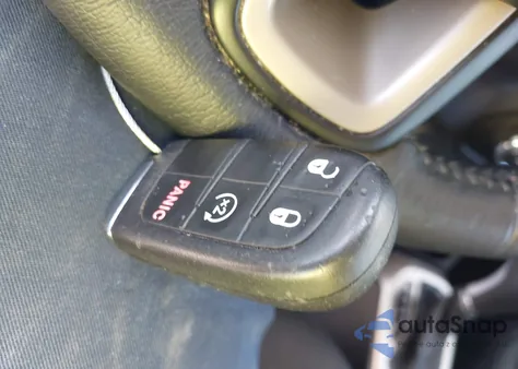 2017 Jeep Renegade Latitude 4X4 z USA, uszkodzony, nr VIN ZACCJBBB5HPF29616